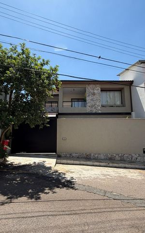 Casa à venda com 123m², 3 quartos e 2 vagas Casa à venda com 123m², 3 quartos e 2 vagasFachada