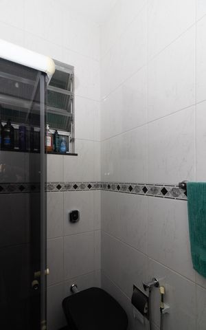Casa à venda com 70m², 2 quartos e sem vaga Casa à venda com 70m², 2 quartos e sem vagaBanheiro