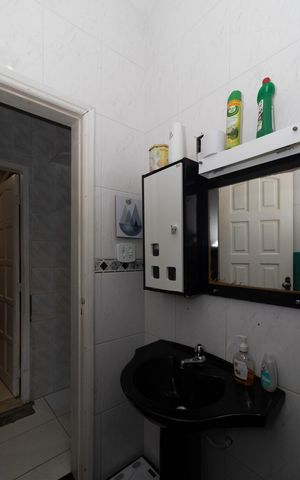 Casa à venda com 70m², 2 quartos e sem vaga Casa à venda com 70m², 2 quartos e sem vagaBanheiro