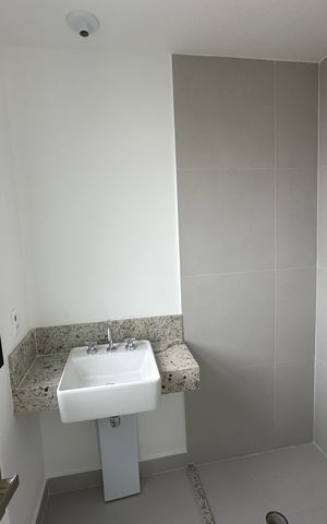 Apartamento à venda com 87m², 2 quartos e 2 vagas Apartamento à venda com 87m², 2 quartos e 2 vagasBanheiro da Suíte 1