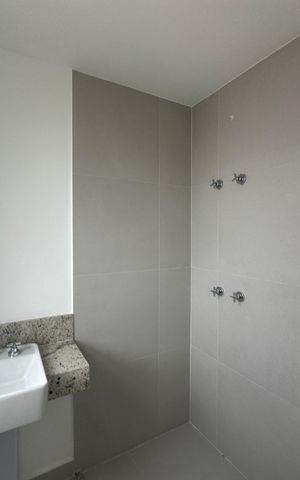 Apartamento à venda com 87m², 2 quartos e 2 vagas Apartamento à venda com 87m², 2 quartos e 2 vagasBanheiro da Suíte 1