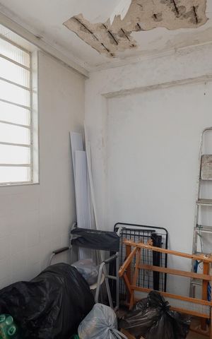 Casa à venda com 321m², 6 quartos e 4 vagas Casa à venda com 321m², 6 quartos e 4 vagasQuarto 5