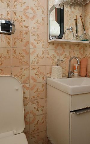 Casa à venda com 321m², 6 quartos e 4 vagas Casa à venda com 321m², 6 quartos e 4 vagasBanheiro 4