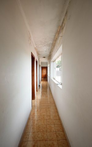 Casa à venda com 321m², 6 quartos e 4 vagas Casa à venda com 321m², 6 quartos e 4 vagasCorredor