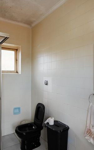 Casa à venda com 321m², 6 quartos e 4 vagas Casa à venda com 321m², 6 quartos e 4 vagasBanheiro 2
