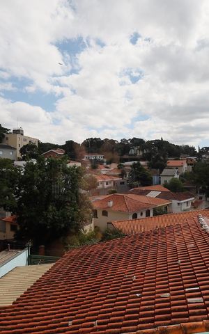 Casa à venda com 321m², 6 quartos e 4 vagas Casa à venda com 321m², 6 quartos e 4 vagasVista