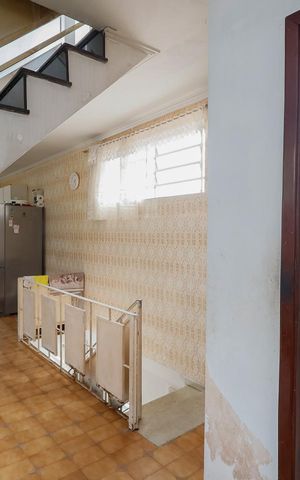 Casa à venda com 321m², 6 quartos e 4 vagas Casa à venda com 321m², 6 quartos e 4 vagasCozinha