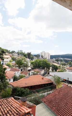 Casa à venda com 321m², 6 quartos e 4 vagas Casa à venda com 321m², 6 quartos e 4 vagasVista