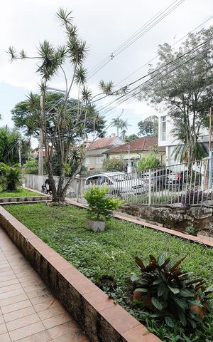 Casa à venda com 321m², 6 quartos e 4 vagas Casa à venda com 321m², 6 quartos e 4 vagasQuintal