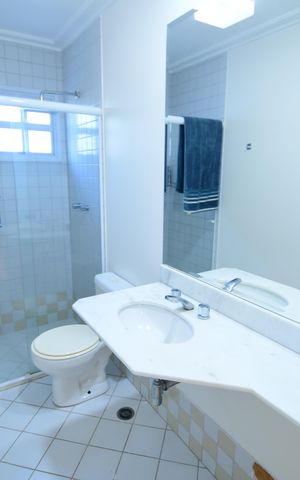 Casa de condomínio para alugar com 340m², 3 quartos e 4 vagasBanheiro Suíte