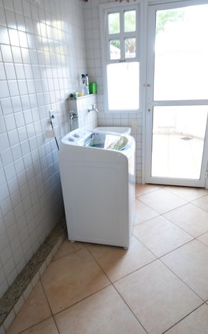 Casa de condomínio para alugar com 340m², 3 quartos e 4 vagasÁrea de Serviço
