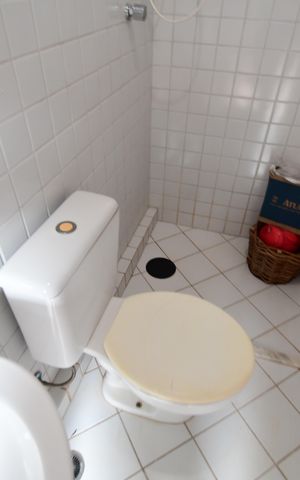 Casa de condomínio para alugar com 340m², 3 quartos e 4 vagasBanheiro de serviço