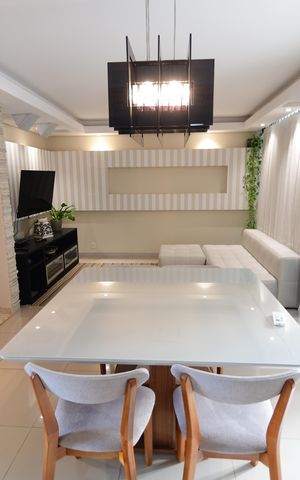 Casa de condomínio para alugar com 340m², 3 quartos e 4 vagasSala
