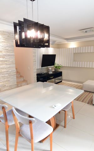 Casa de condomínio para alugar com 340m², 3 quartos e 4 vagasSala