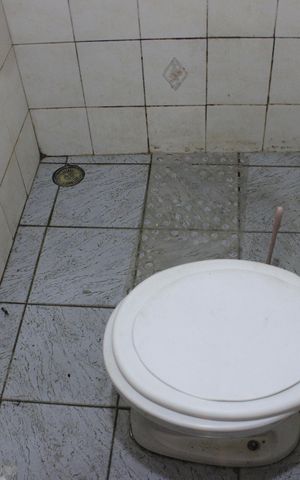 Casa à venda com 247m², 5 quartos e sem vagaBanheiro da suíte da edícula