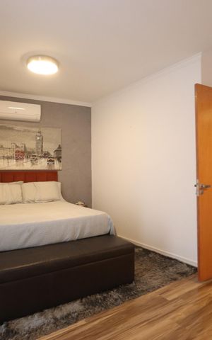 Casa de condomínio à venda com 142m², 3 quartos e 4 vagasSuíte
