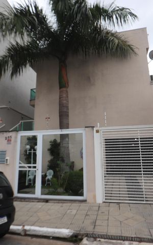 Casa de condomínio à venda com 142m², 3 quartos e 4 vagasFachada