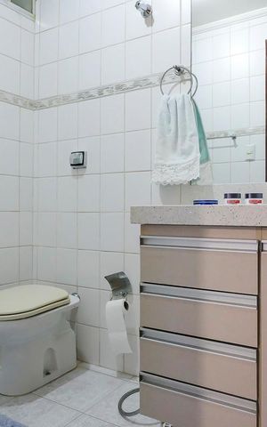 Apartamento à venda com 78m², 2 quartos e 1 vagaBanheiro da suíte