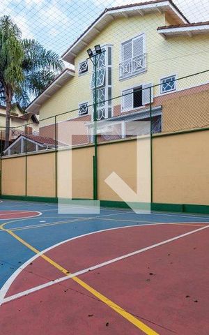 Casa de condomínio à venda com 195m², 4 quartos e 4 vagas Casa de condomínio à venda com 195m², 4 quartos e 4 vagasQuadra Esportiva