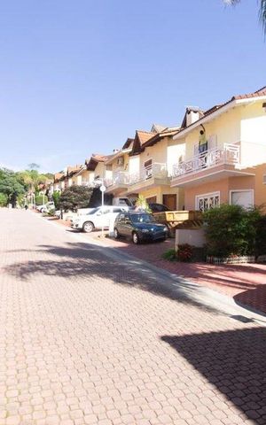 Casa de condomínio à venda com 195m², 4 quartos e 4 vagas Casa de condomínio à venda com 195m², 4 quartos e 4 vagasÁrea comum