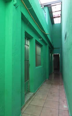 Casa à venda com 140m², 2 quartos e 5 vagasCorredor Lateral