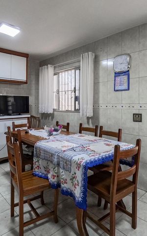 Casa à venda com 200m², 3 quartos e 2 vagas