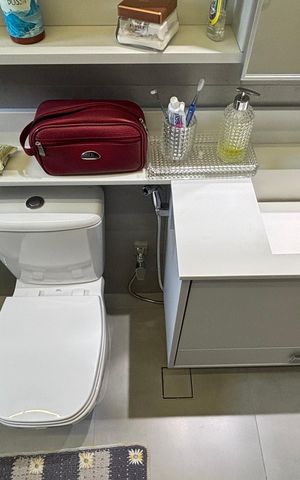 Apartamento à venda com 104m², 2 quartos e 3 vagas Apartamento à venda com 104m², 2 quartos e 3 vagasBanheiro da Suíte