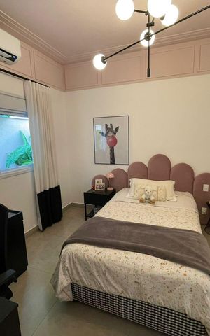 Casa de condomínio à venda com 205m², 3 quartos e 4 vagasQuarto