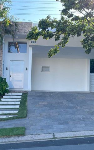 Casa de condomínio à venda com 205m², 3 quartos e 4 vagasFachada