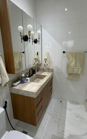 Casa de condomínio à venda com 205m², 3 quartos e 4 vagasBanheiro