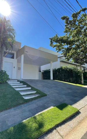 Casa de condomínio à venda com 205m², 3 quartos e 4 vagasFachada