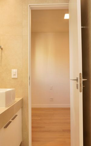 Apartamento para alugar com 155m², 4 quartos e 4 vagasBanheiro das Semi-suítes 