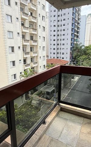 Apartamento à venda com 146m², 4 quartos e 2 vagas Apartamento à venda com 146m², 4 quartos e 2 vagasVaranda