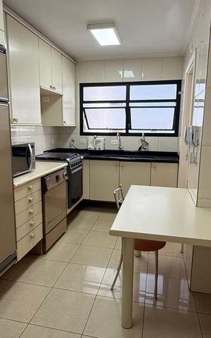 Apartamento à venda com 146m², 4 quartos e 2 vagas Apartamento à venda com 146m², 4 quartos e 2 vagasCozinha