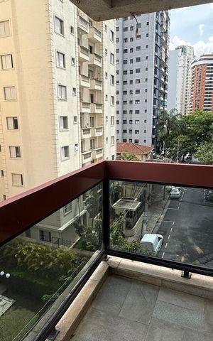 Apartamento à venda com 146m², 4 quartos e 2 vagas Apartamento à venda com 146m², 4 quartos e 2 vagasVaranda