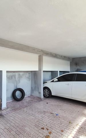 Casa à venda com 200m², 3 quartos e 4 vagas Casa à venda com 200m², 3 quartos e 4 vagasGaragem