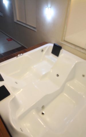 Apartamento à venda com 130m², 2 quartos e 2 vagasBanheira