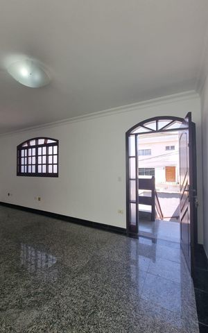 Casa à venda com 219m², 3 quartos e 5 vagasSala