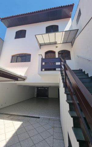 Casa à venda com 219m², 3 quartos e 5 vagasÁrea externa