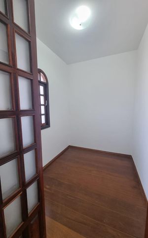 Casa à venda com 219m², 3 quartos e 5 vagasQuarto