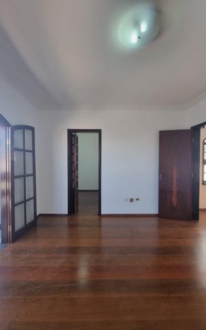 Casa à venda com 219m², 3 quartos e 5 vagasQuarto