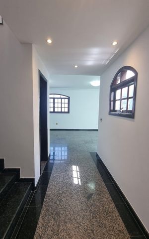 Casa à venda com 219m², 3 quartos e 5 vagasSala