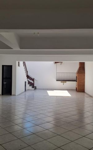 Casa à venda com 219m², 3 quartos e 5 vagasGaragem