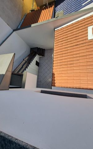 Casa à venda com 219m², 3 quartos e 5 vagasVaranda