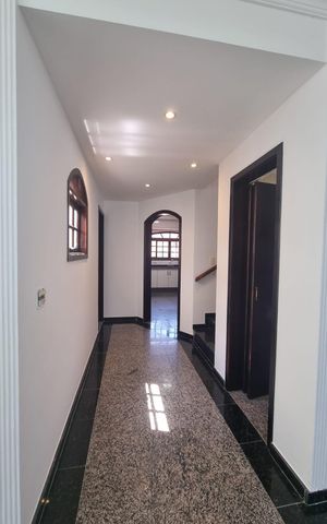 Casa à venda com 219m², 3 quartos e 5 vagasSala