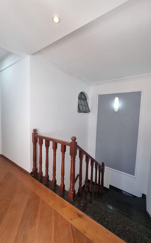 Casa à venda com 219m², 3 quartos e 5 vagasCorredor