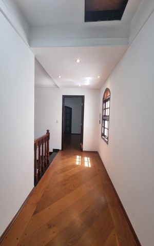 Casa à venda com 219m², 3 quartos e 5 vagasCorredor