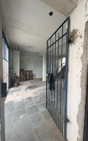 Casa à venda com 270m², 8 quartos e 4 vagas Casa à venda com 270m², 8 quartos e 4 vagasEntrada