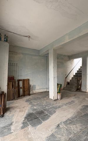 Casa à venda com 270m², 8 quartos e 4 vagas Casa à venda com 270m², 8 quartos e 4 vagasGaragem