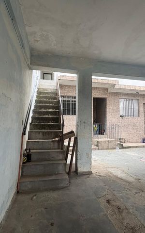 Casa à venda com 270m², 8 quartos e 4 vagas Casa à venda com 270m², 8 quartos e 4 vagasGaragem